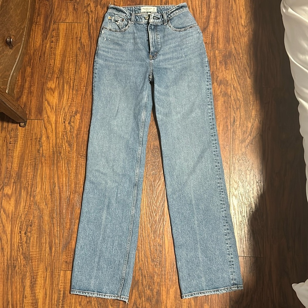 A&F ‘90s High Rise Relaxed Jean